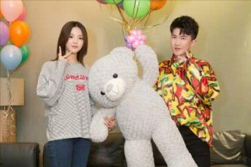 娱乐圈的吃瓜日常,揭秘明星们的“吃瓜”日常 第1张 娱乐圈的吃瓜日常,揭秘明星们的“吃瓜”日常 第1张